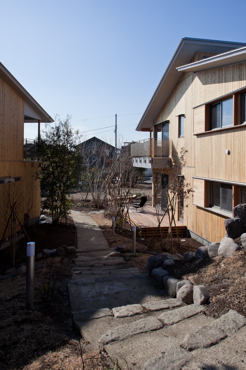Stair from the level of the Moriyama shrine towards the internal pedestrian path   Stair from the level of the Moriyama shrine towards the internal pedestrian path